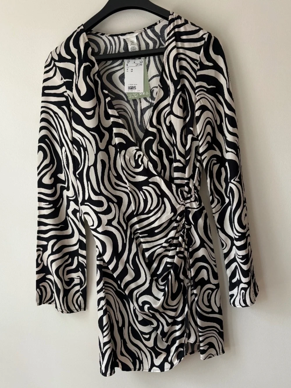H&M Black/white patterned dress